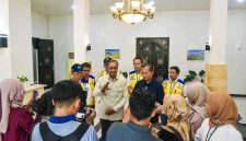 Menteri Pekerjaan Umum dan Perumahan Rakyat (PUPR) Dody Hanggodo bersama Gubernur Nusa Tenggara Barat Lalu Muhamad Iqbal meninjau proyek revitalisasi irigasi di Lombok Tengah, Minggu (19/10/2025). (Foto Dok Ho/RadarBangsa.co.id)