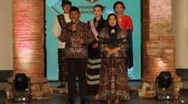 Bupati Ngawi Oni Anwar Harsono bersama jajaran membuka secara resmi Ngawi Batik Festival 2025 di Benteng Van Den Bosch, Sabtu (4/10/2025). (Foto Dok Ho/RadarBangsa.co.id)