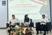 (Tengah)  Senator Jatim Dr. Lia Istifhama memotivasi mahasiswa UINSA Surabaya (Foto Dok Ho/RadarBangsa.co.id)