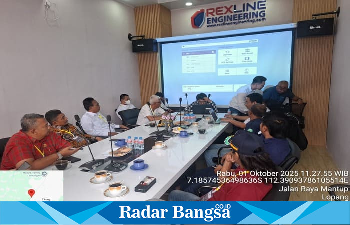 Suasana rapat koordinasi DPRD Lamongan bersama manajemen PT Rexline Engineering Indonesia (REI) saat sidak terkait perizinan UKL/UPL dan K3 di kantor perusahaan, Rabu (1/10/2025). (Foto Dok Ho/RadarBangsa.co.id)