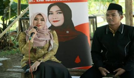 Panas Ekstrem di Jatim Capai 43 derajat Celcius, Tak Surutkan Langkah Seanator Cantik Anggota DPD RI Lia Istifhama Menemui Rakyat