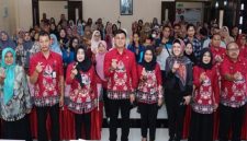 Wali Kota Blitar Syauqul Muhibbin membuka pelatihan pengembangan keterampilan usaha di Aula Dinas Sosial Kota Blitar, Kamis (23/10/2025). (Foto Dok Ho/RadarBangsa.co.id)