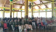 Kepala Dinas KBP3A Bangkalan, Sudiyo, saat menyampaikan evaluasi kinerja Tim Pendamping Keluarga (TPK) di Pendopo Pratanu, Kantor Pemkab Bangkalan, Jumat (10/10/2025). (Dok. KBP3A Bangkalan) 