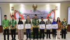 Pemkab Pasuruan serahkan BLT DBHCHT 2025 di Hotel Tanjung Prigen. (Foto Dok Ho/RadarBangsa.co.id)