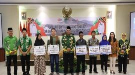 Pemkab Pasuruan serahkan BLT DBHCHT 2025 di Hotel Tanjung Prigen. (Foto Dok Ho/RadarBangsa.co.id)