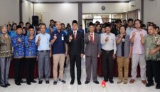 Wali Kota Blitar, Syauqul Muhibbin, berfoto bersama 116 peserta pelatihan kompetensi di Aula PKPRI, Selasa (28/10/2025). (Foto Dok Ho/RadarBangsa.co.id)