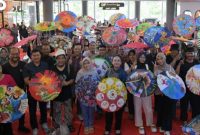 Wali Kota Semarang Agustina Wilujeng menutup Lomba Melukis Payung dan Kipas 2025 di Uptown Mall BSB City, Minggu (19/10). (Foto Dok Ho/RadarBangsa.co.id)