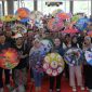 Wali Kota Semarang Agustina Wilujeng menutup Lomba Melukis Payung dan Kipas 2025 di Uptown Mall BSB City, Minggu (19/10). (Foto Dok Ho/RadarBangsa.co.id)