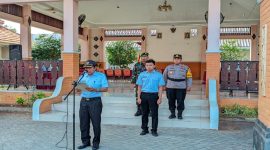 Kapolsek Tikung AKP Anang Purwo Widodo, S.H. bersama jajaran Forkopimcam mengikuti upacara peringatan Hari Kesaktian Pancasila di halaman Pendopo Kecamatan Tikung, Lamongan, Rabu (1/10/2025) (Foto Dok Ho/RadarBangsa.co.id)