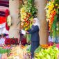 Gubernur Jawa Timur Khofifah Indar Parawansa memimpin upacara peringatan Hari Jadi ke-80 Provinsi Jawa Timur di Gedung Negara Grahadi, Surabaya, Minggu (12/10/2025). (Foto Dok Ho/RadarBangsa.co.id)