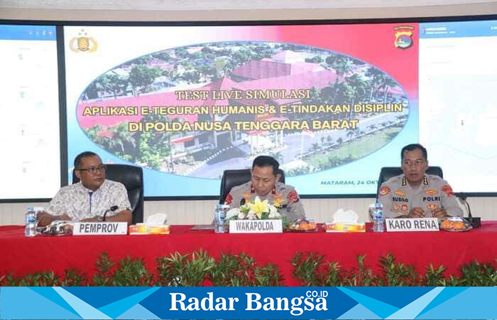 Wakapolda NTB Brigjen Pol. Hari Nugroho bersama Pejabat Utama Polda NTB memimpin uji coba aplikasi E-Teguran Humanis dan E-Tindakan Disiplin di Rupatama Polda NTB, Jumat (24/10/2025), (Foto Dok Ho/RadarBangsa.co.id)