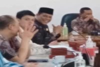 Foto : Tengah Kamim Tohari, S.Sos. Tokoh Masyarakat Desa Tulungrejo sekaligus anggota dewan Fraksi PDIP Kota Batu