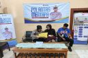 Petugas Satlantas Polres Lamongan melayani warga dalam program “Polantas Menyapa” di ruang Regident. (Foto Dok Ho/RadarBangsa.co.id)
