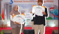 Azizah Isnaeni, S.Ak dan apt. LL. Joko Raharjo, S.Farm saat menerima penghargaan mewakili RSUD H. Moh. Ruslan dalam ajang Perkumpulan Praktisi Sentral Sterilisasi Indonesia (PPSSI) di Novotel Jakarta. (Dok Foto Ho/RadarBangsa.co.id)