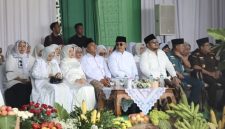  Wakil Bupati Malang Dra. Hj. Latifah Shohib menghadiri Apel Peringatan Hari Santri Tingkat Provinsi Jawa Timur 2025 di Pondok Pesantren An-Nur II Al Murtadlo, Kecamatan Bululawang, Rabu (22/10/2025). (Foto Dok Ho/RadarBangsa.co.id)