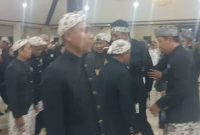Salah satu pejabat tiba-tiba pingsan saat prosesi pelantikan pejabat administrator, pengawas, dan kepala kelurahan di Pendopo Lokanantra Pemkab Lamongan, Kamis malam (9/10/2025) Foto Dok Ho/RadarBangsa.co.id)