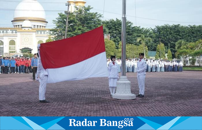 Apel peringatan Hari Sumpah Pemuda ke-97 di Kabupaten Asahan yang dipimpin Wakil Bupati Rianto menunjukkan semangat persatuan pemuda lintas etnis. “Indonesia tidak boleh kalah,” tegasnya di hadapan peserta apel. (foto/Ist)