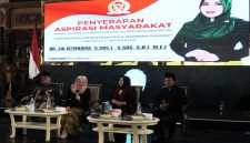 Senator DPD RI Dr. Lia Istifhama berdialog dengan masyarakat Ponorogo dalam kegiatan penyerapan aspirasi bertema “Optimalisasi Desentralisasi dan Otonomi Daerah”, (Dok foto ho/RadarBangsa.co.id)