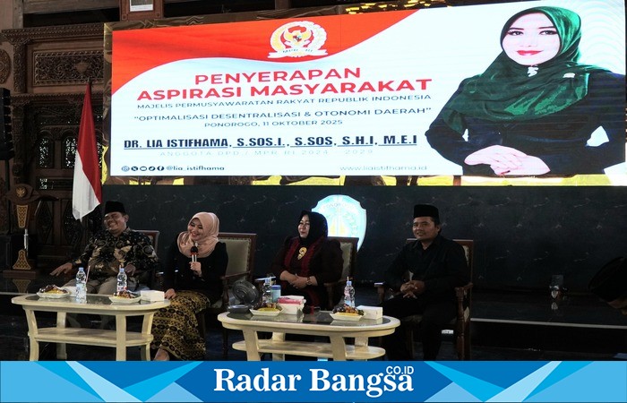 Senator DPD RI Dr. Lia Istifhama berdialog dengan masyarakat Ponorogo dalam kegiatan penyerapan aspirasi bertema “Optimalisasi Desentralisasi dan Otonomi Daerah”, (Dok foto ho/RadarBangsa.co.id)