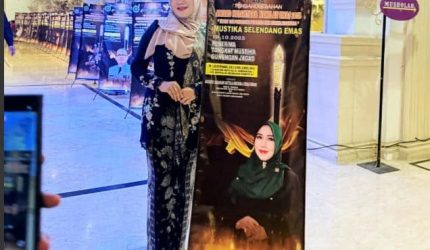 Senator DPD RI asal Jawa Timur Lia Istifhama Diganjar Mustika Selendang Emas atas Kiprahnya Lestarikan Budaya Nusantara