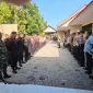 Suasana apel pengamanan eksekusi perkara perdata Nomor 3/Pdt.Eks/2024/PN.Lmg di halaman Mapolsek Tikung, Lamongan. (Dok Foto/RadarBangsa.co.id)
