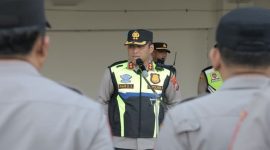 Kapolres Lamongan AKBP Agus Dwi Suryanto, S.I.K., M.H. memimpin apel pengamanan pertandingan Liga 2 Pegadaian Championship 2025/2026 antara Persela Lamongan melawan Persipura Jayapura di Stadion Surajaya Lamongan, Senin (6/10/2025). (Foto Dok Ho/RadarBangsa.co.id)