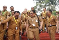 Sekdaprov Jawa Timur Adhy Karyono (tengah) saat menghadiri Rapat Koordinasi Sekda dan Kepala Bappeda se-Indonesia di Kampus IPDN Jatinangor, Sumedang, Jawa Barat, Selasa (28/10/2025). ( Foto Dok Ho/RadarBangsa.co.id)