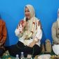 Ketua TP PKK Kabupaten Bangkalan, Lutfiyana Lukman Hakim (tengah), saat menghadiri kegiatan “Mengenal Lebih Dekat dan Sharing Bersama Ibu Bupati Bangkalan” di Kecamatan Tanah Merah, Senin (6/10/2025). (Foto Dok Ho/RadarBangsa.co.id)