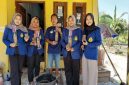 Mahasiswa Universitas Semarang berfoto bersama pemilik UMKM dupa di Desa Waru, Demak, usai pendampingan inovasi produk dan digitalisasi pemasaran. (Foto Dok Ho/RadarBangsa.co.id)