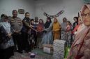 Personel Unit PPA Satreskrim Polres Lamongan bersama tim psikolog melakukan pendampingan dan trauma healing kepada anak korban kekerasan seksual di wilayah Kecamatan Lamongan, Jumat (17/10/2025). (Foto: Dok. Humas Polres Lamongan/RadarBangsa.co.id) 