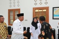 Wakil Bupati Sorong, Papua Barat Daya, Sutejo, bersama rombongan saat diterima Bupati Banyuwangi Ipuk Fiestiandani di Pendopo Sabha Swagatha Blambangan, Rabu (22/10/2025). (Foto Dok Ho/RadarBangsa.co.id)