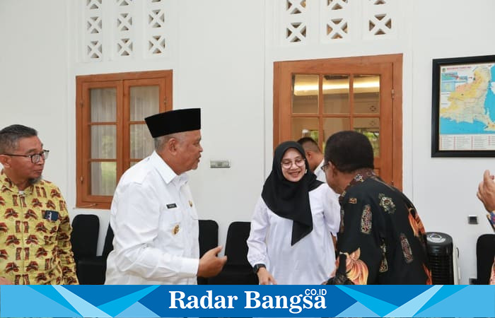 Wakil Bupati Sorong, Papua Barat Daya, Sutejo, bersama rombongan saat diterima Bupati Banyuwangi Ipuk Fiestiandani di Pendopo Sabha Swagatha Blambangan, Rabu (22/10/2025). (Foto Dok Ho/RadarBangsa.co.id)