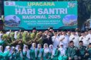 Wali Kota Blitar Syauqul Muhibbin memimpin upacara peringatan Hari Santri Nasional 2025 di Alun-Alun Kota Blitar, Rabu (22/10/2025). (Foto Dok Ho/RadarBangsa.co.id)