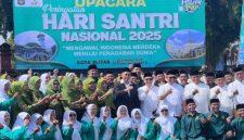 Wali Kota Blitar Syauqul Muhibbin memimpin upacara peringatan Hari Santri Nasional 2025 di Alun-Alun Kota Blitar, Rabu (22/10/2025). (Foto Dok Ho/RadarBangsa.co.id)