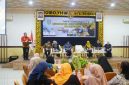 Wali Kota Probolinggo, dr. H. Aminuddin, Sp.OG.(K), M.Kes, didampingi Wakil Wali Kota Ina Dwi Lestari membuka Rapat Evaluasi Penyaluran BLT DBHCHT Tahap I Tahun 2025 di Bayuangga Hall, Bromo View Hotel, Kamis (16/10). (Foto Fok Ho/RadarBangsa.co.id)