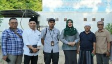 Senator DPD RI asal Jawa Timur, Lia Istifhama (tengah), menyapa warga saat kunjungan silaturahmi di Kabupaten Pamekasan, Madura (Foto Dok Ho/RadarBangsa.co.id)