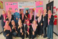 Tenaga medis Dinkes Kota Blitar memberikan penjelasan kepada peserta tentang prosedur pemeriksaan HPV DNA di puskesmas setempat. (Foto Dok Ho/RadarBangsa.co.id)