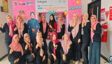 Tenaga medis Dinkes Kota Blitar memberikan penjelasan kepada peserta tentang prosedur pemeriksaan HPV DNA di puskesmas setempat. (Foto Dok Ho/RadarBangsa.co.id)
