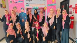 Tenaga medis Dinkes Kota Blitar memberikan penjelasan kepada peserta tentang prosedur pemeriksaan HPV DNA di puskesmas setempat. (Foto Dok Ho/RadarBangsa.co.id)