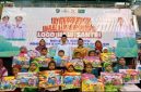Wakil Bupati Pasuruan, KH Shobih Asrori (tengah), berfoto bersama para peserta Lomba Mewarnai dalam rangka peringatan Hari Santri Nasional 2025 di GOR Sasana Krida Anoraga, Raci, Bangil, Kamis (16/10/2025). (Foto Dok Ho/RadarBangsa.co.id)