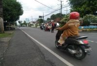 Petugas Polsek Tikung melaksanakan Commander Wish Pagi di simpang tiga depan Mako Polsek Tikung, Rabu (12/11/2025). (Foto Dok Ho/RadarBangsa.co.id)