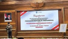 Wakil Bupati Bangkalan Moh. Fauzan Ja’far menghadiri tasyakuran penganugerahan gelar Pahlawan Nasional untuk Syaichona Mohammad Cholil di Gedung Negara Grahadi, Surabaya. (Foto Dok Ho/RadarBangsa.co.id)