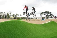 Aksi rider BMX di Sirkuit Muncar Banyuwangi pada gelaran Banyuwangi BMX Supercross 2025. (Foto Dok Ho/RadarBangsa.co.id)