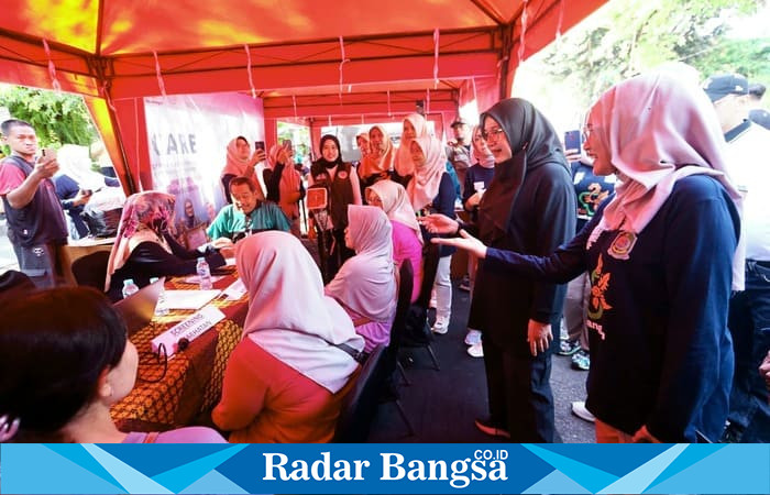 Bupati Banyuwangi menghadiri peringatan World Stroke Day dan memperkenalkan inovasi layanan cepat pasien stroke melalui sistem I-Care di area CFD Jalan A. Yani. (Foto Dok Ho/RadarBangsa.co.id)