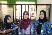 Anggota DPD RI Lia Istifhama memberikan apresiasi atas kinerja BGN dalam menyalurkan Makan Bergizi Gratis untuk pelajar di SMAN 19 Surabaya (Foto Dok Ho/RadarBangsa.co.id)