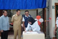 Bupati Lamongan Yuhronur Efendi menyaksikan penandatanganan kerja sama antara KDMP dan SPPG sebagai wujud integrasi dua program nasional di Kabupaten Lamongan. (Foto Dok Ho/RadarBangsa.co.id)