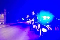 Anggota Polsek  Tikung patroli malam di tengah hujan gerimis untuk mengantisipasi tindak kejahatan 4C di wilayah hukum Tikung, Selasa (11/11/2025) malam.(Foto: Dok Ho/RadarBangsa.co.id)