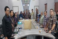 Tim Penilai IGA 2025 melakukan verifikasi lapangan inovasi Bangga Command Center di Diskominfo Bangkalan. (Foto Dok Ho/RadarBangsa.co.id)