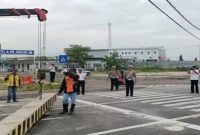 Suasana uji coba JLU Lamongan: fasilitas rambu-rambu dan APILL telah terpasang untuk kelancaran arus lalu lintas. (Foto Dok Ho/RadarBangsa.co.id)