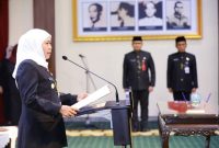 Gubernur Jawa Timur Khofifah Indar Parawansa melantik 134 kepala sekolah SMA, SMK, dan SLB di Gedung Negara Grahadi, Surabaya. (Foto Dok Ho/RadarBangsa.co.id)